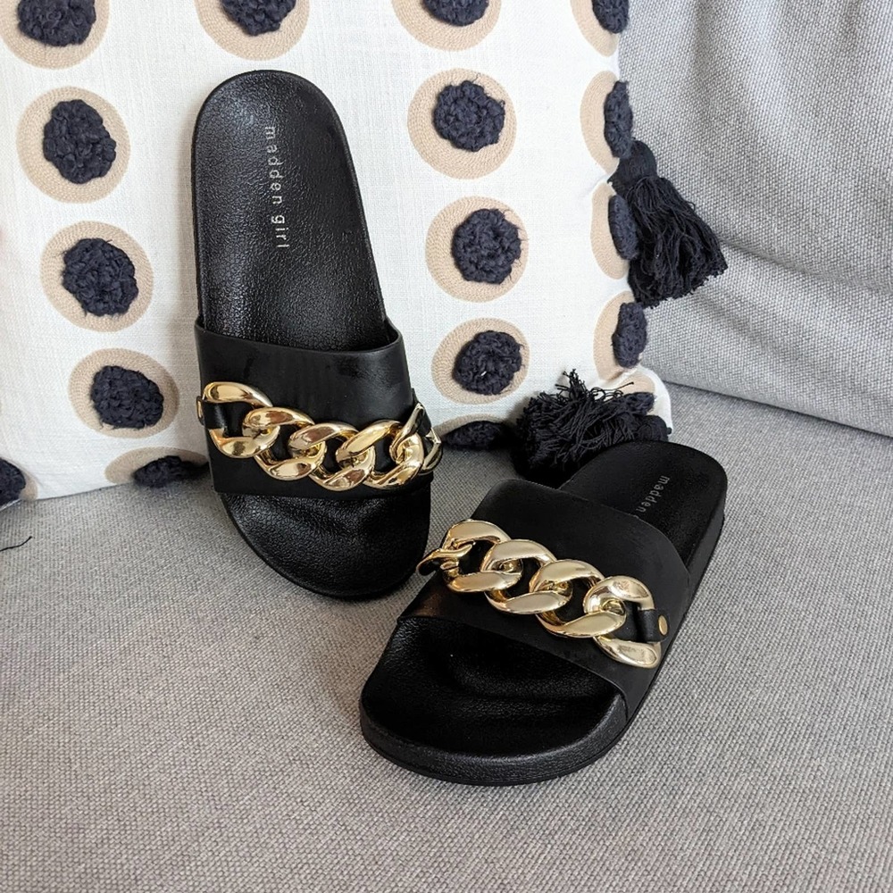 ⬇️ Madden Girl chain sandals